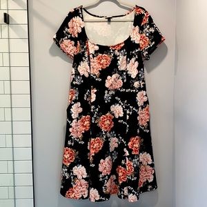 Torrid dress size 2 pink and black floral w/ pockets!